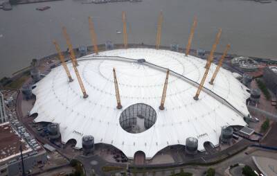 The O2 suffers roof damage following high winds caused by Storm Eunice - www.nme.com