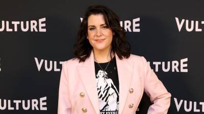 Melanie Lynskey Reacts to Fans' Messages Who Feel Represented by the 'Yellowjackets' Star (Exclusive) - www.etonline.com - county Canadian