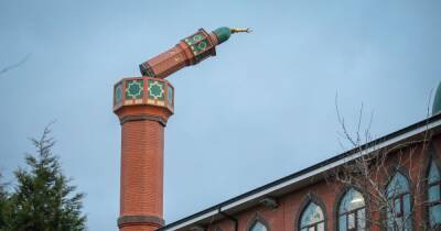 Mosque tower in danger of collapsing as it's battered by strong winds from Storm Eunice in Oldham - www.manchestereveningnews.co.uk - Manchester - county Oldham
