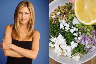 Lisa Kudrow - Jennifer Aniston - Courtney Cox - Jennifer Aniston’s infamous ‘Friends’ salad goes viral: Here’s the secret recipe - nypost.com - Los Angeles
