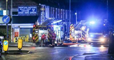BREAKING: Main road shut off as firefighters tackle blaze at garage - www.manchestereveningnews.co.uk - Manchester