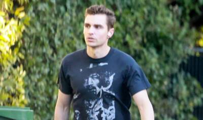 Dave Franco - Jimi Hendrix - Alison Brie - Dave Franco Goes For a Solo Stroll Around the Neighborhood - justjared.com