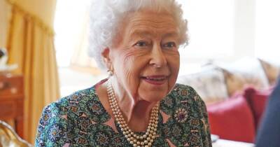 The Queen tests positive for coronavirus, Buckingham Palace confirms - www.manchestereveningnews.co.uk - Manchester