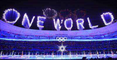 Winter Olympics - Thomas Bach - Beijing Olympics Closing Ceremony Review: Lumbering Event Gives Geopolitical Tensions Short Shrift; Ciao To Italy 2026 - deadline.com - China - USA - Italy - Ukraine - Russia - city Beijing