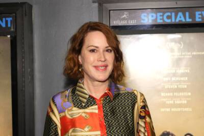 Molly Ringwald’s Life ‘Imitates Art’ After Her Mom Forgets Her Birthday, Just Like In ‘Sixteen Candles’ - etcanada.com