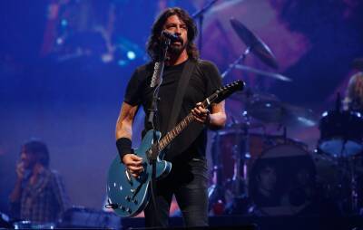 Dave Grohl on his hearing loss: “I’ve been reading lips for 20 years” - www.nme.com