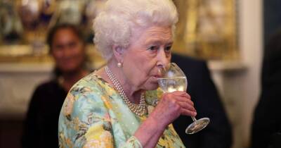 Queen's unusual eating habits include well-done steak and 'a whole cake', say former staff - www.ok.co.uk