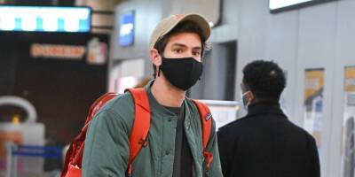 Andrew Garfield Pushes a Cart Full of Luggage After Arriving at JFK Airport - www.justjared.com - New York - Malibu