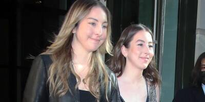 Alana Haim Says Orthodontists Have Slid Into Her DMs After Seeing Her in 'Licorice Pizza' - www.justjared.com - New York