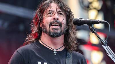 Dave Grohl - Foo Fighters - Joe Biden - Jill Biden - Foo Fighters’ Dave Grohl Says He’s Basically ‘Deaf’ Has Been ‘Reading Lips’ For 20 Years - hollywoodlife.com