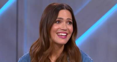 Mandy Moore Reveals Which 'This Is Us' Co-Star Taught Her to Change Diapers - Watch! - www.justjared.com