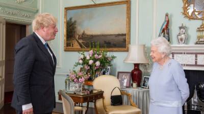 Boris Johnson - prince Charles - Buckingham Palace - Elizabeth Ii Queenelizabeth (Ii) - Queen Elizabeth Ii - Queen Elizabeth II Speaks With Boris Johnson Amid COVID-19 Diagnosis - etonline.com - county Johnson - city Sandringham