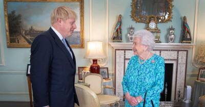 Queen holds weekly phone call with Boris Johnson as she undertakes 'light duties' amid Covid-19 - www.ok.co.uk
