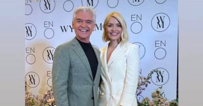 Holly Willoughby supported by Phillip Schofield as she poses with new co-host for first time - www.manchestereveningnews.co.uk - Britain - Manchester