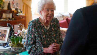prince Philip - Windsor Castle - British queen still has COVID symptoms, postpones audiences - abcnews.go.com - Britain