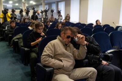 Sean Penn Is Filming A Documentary In Ukraine About Russia’s Invasion - etcanada.com - Ukraine - Russia