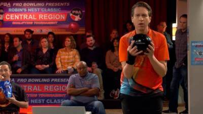 First Look at Pete Holmes and Katie Lowes on Hilarious CBS Sitcom 'How We Roll' - www.etonline.com - county Holmes