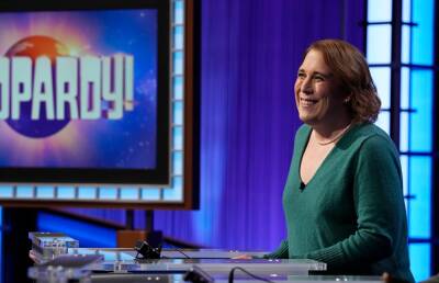 Ken Jennings - Amy Schneider - ‘Jeopardy!’ Star Amy Schneider Engaged To Girlfriend Genevieve Davis - etcanada.com
