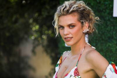 AnnaLynne McCord Receives Backlash After Reading ‘I’m Sorry That I Was Not Your Mother’ Poem To Vladimir Putin On Social Media Amid Ukraine Invasion - etcanada.com - Canada - Ukraine - Russia