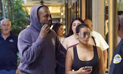 Kanye West spotted out shopping with Chaney Jones in Miami - us.hola.com - Miami - county Jones