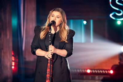 Kelly Clarkson Tackles A 1980s Classic With Cover Of ’99 Red Balloons’ - etcanada.com - Britain - USA - Ukraine - Russia - Germany