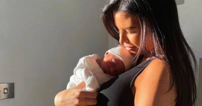 Pregnant Jess Wright cuddles baby nephew as brother Josh welcomes baby boy - www.ok.co.uk
