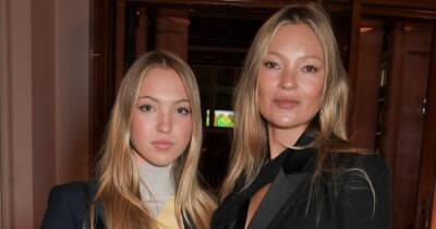 Kate Moss - Lila Moss - Moss - Kate Moss' daughter Lila is double of supermodel mum on Versace runway - ok.co.uk - Italy
