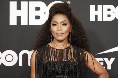 2022 NAACP Awards: Angela Bassett Reacts To Forgetting One Of Her Children’s Name During Speech (Exclusive) - etcanada.com
