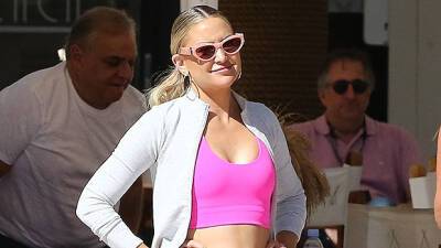 Kate Hudson Rocks Hot Pink Crop Top Matching Leggings On Stroll Around Miami – Photos - hollywoodlife.com - Miami - county Rock - county Hudson