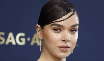 Hailee Steinfeld Is Pure Perfection at SAG Awards 2022! - www.justjared.com - Santa Monica