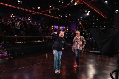 James Corden - Johnny Knoxville - Johnny Knoxville & James Corden Navigate A ‘Jackass’ Obstacle Course To Open ‘The Late Late Show’ - etcanada.com