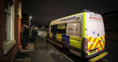 Specialist police officers swoop on gang as three arrested - www.manchestereveningnews.co.uk