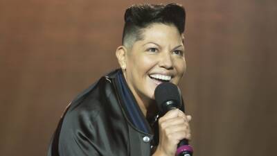 Sara Ramirez Is 'Very Aware of the Hate' Towards Che Diaz in 'And Just Like That' - www.etonline.com
