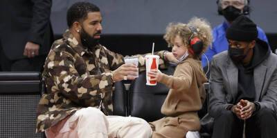 Drake & His Son Adonis Sit Courtside at the Raptors vs. Bulls NBA Game - www.justjared.com - France - Chicago - Canada