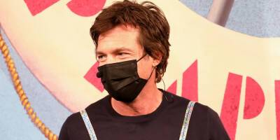 Jason Bateman Wears A Rhinestone Studded Blue Bra While Being Feted As Hasty Pudding Man of Year - www.justjared.com - state Massachusets