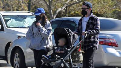 Macaulay Culkin Brenda Song Take Son, 9 Months, On Family Trip To LA Zoo — Photos - hollywoodlife.com - county Dakota