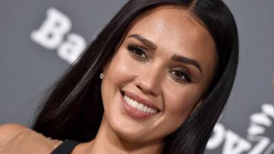 Jessica Alba Just Went From Deep Brunette to ‘Expensive Blonde’ - www.glamour.com