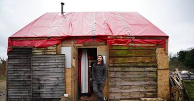 'It's all out of a skip': Inside the cosy wood house built by protesters refusing to leave Ryebank Fields - www.manchestereveningnews.co.uk - Manchester