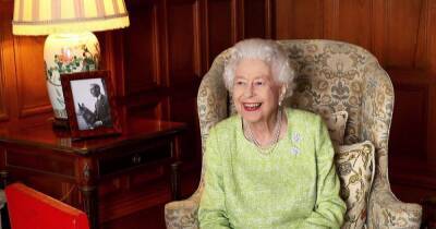 Beaming Queen remembers late father in new photo as she proudly marks 70 years on the throne - www.ok.co.uk - Kenya - county King George