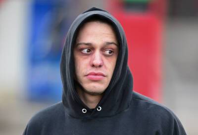 Pete Davidson - Pete Davidson Booed At Syracuse Basketball Game After Continually Mocking The City - etcanada.com - New York - city Syracuse, state New York - city Louisville
