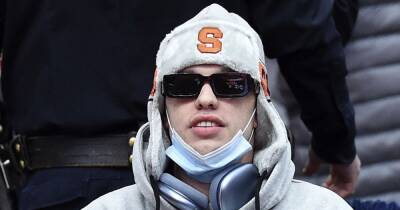 Pete Davidson - Pete Davidson Booed by Local Fans at Syracuse Basketball Game 3 Years After Dissing the City - usmagazine.com - New York - New York - city Syracuse, state New York