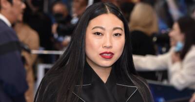 Nora Lum - Awkwafina Leaves Twitter After ‘Blaccent’ and AAVE Controversy: ‘I Apologize If I Ever Fell Short’ - usmagazine.com - Britain - New York - USA