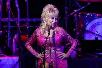 Dolly Parton To Host The 2022 Academy Of Country Music Awards Alongside Co-Hosts Jimmie Allen & Gabby Barrett - etcanada.com - Las Vegas - Canada