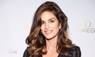 Cindy Crawford is dazzling in latest candid bathrobe picture - hellomagazine.com