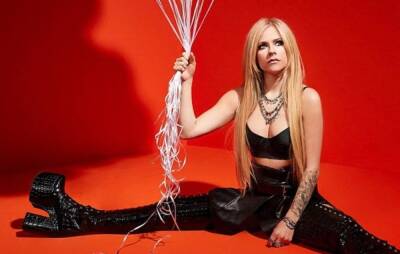 Franz Ferdinand - Avril Lavigne - Mark Hoppus - Love Sux - Avril Lavigne postpones her 2022 UK and European headline tour - nme.com - Britain - Manchester