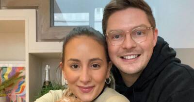Love Island’s Dr Alex 'splits from girlfriend after year together' with her keeping dog - www.ok.co.uk