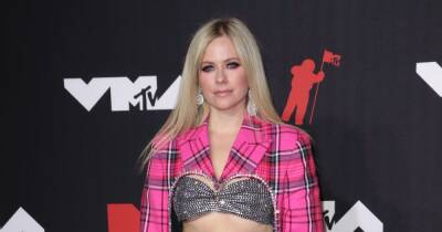 After two divorces, Avril Lavigne has learned to 'prioritize' herself - www.wonderwall.com - Chad