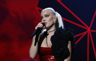 Anne-Marie reacts to BRITs 2022 onstage stumble: “Didn’t need my left ankle anyway” - www.nme.com