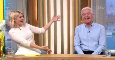 This Morning fans go wild as Phillip Schofield returns to host ITV show - www.ok.co.uk