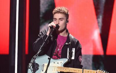 Watch Sam Fender perform ‘Seventeen Going Under’ at the BRITs 2022 - www.nme.com - London